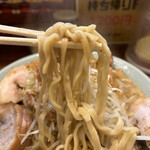 立川マシマシ - 麺リフト