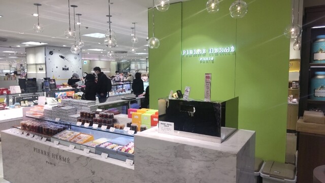 ピエール・エルメ・パリ そごう横浜店 （PIERRE HERME PARIS） - 横浜/ケーキ | 食べログ
