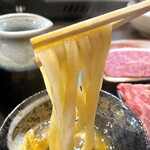 手打ちうどん 大蔵 - 卵を絡めて麺リフト