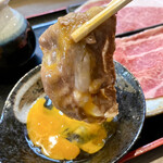 手打ちうどん 大蔵 - 卵と絡めて肉リフト