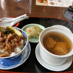 天天厨房 - 薬膳スープ（當歸紅棗雞湯）と魯肉飯