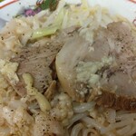 ラーメン二郎 - 豚はこれで十分