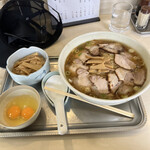 永福町 大勝軒 - チャーシュー麺　生卵2個　シナチクのフルコース
