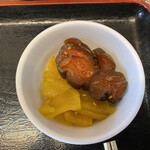 おふくろ亭 - 2023/02/14
      ホル鍋定食 大飯 温泉玉子 ニンニク 600円
      中華風野菜炒め 100円
      大根きんぴら 100円
      チキンかつ 100円