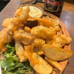 プレイヤーズ - 添えられた手作りタルタルがぴったりフィッシュアンドチップス