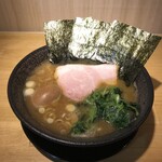 Menya Ibushi - 豚骨醤油ラーメン＋燻製味玉