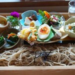 遊の丘 - 十割蕎麦、箸休め(プチデザート、コーヒーor紅茶)付￥1,350税込み(R1.10.5撮影)