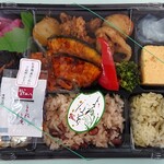 おこわ米八 - 料理写真:米八特製黒酢のチキン野菜和え弁当(¥1145)
