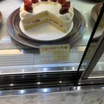 Kanaru - こっちのショートケーキの苺はスライスしてある。