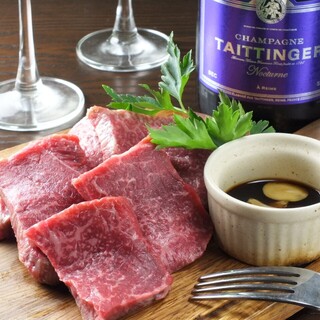 “肉”に寄り添う素敵なワイン。気軽に飲める泡も充実の品揃え