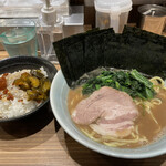 横浜ラーメン 渡来武 - 