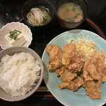 Yoshibee - 唐揚げ定食800円　　コーヒー付き　豆腐、煮麺、味噌汁、ご飯