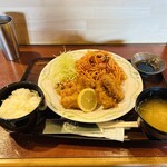 居酒屋 みつ - 料理写真:からあげ、ヒレカツ定食　９８０円