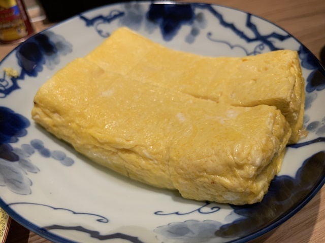 だし巻き玉子と豚の生姜焼き定食 焼鳥ハレツバメ＠新橋』by まつ