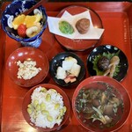 農家料理 高宮 - おすすめコース料理-本膳(かまど炊き豆ご飯,キノコ汁,里芋と蒟蒻の煮物,白和え,南高梅と芽キャベツの天ぷら)、デザート