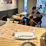 CAFE MONGOLIA - カフェで開催するモンゴル馬頭琴による生演奏イベントの打ち合わせ中