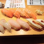寿司 魚がし日本一 - 生サーモン　エビ　真鯛　はまち　穴子