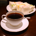COFFEE SHOP - フルーツサンドイッチ(1,050円)
                      ブラジル トミオフクダ DOT SP(720円)