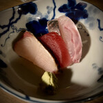 源氏 - お通し（刺身：鰆、鮪、鯵、ソイ）