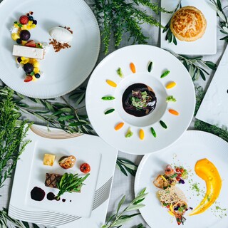 Dishes tailored to the occasion using seasonal ingredients