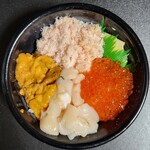 魚丼 - 海の宝石丼(シャリ並盛)