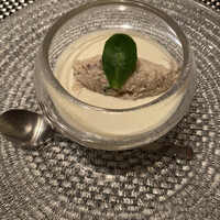 KAZAN - 前菜は3品から選べますが、渡り蟹と旬菜のムースにしました。これが大当たりで、極めて上質なフレンチのような逸品です。