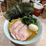 横濱ラーメン あさが家 - ラーメン850円濃いめ多め。海苔増し150円。