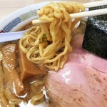 煮干鰮らーめん 圓 八王子本店 - 平打ち縮れ麺