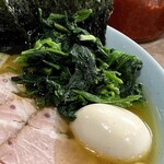 横濱ラーメン あさが家 - ほうれん草。
