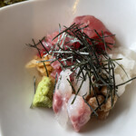 マルカツ - まぐろ納豆は鯛や山芋や壺漬けとか、ネタが豊富！