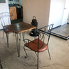 カフェ ハチ - 店内の椅子。ソファ席は無かったです。