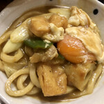 めん専門店 味良 - 黄身を破らない様に気を付けて