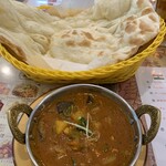 RAIGARH - ネパールカレー with ナン