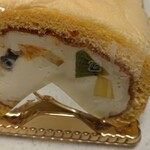 カスタードリーフ - フルーツロール