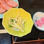 精肉・焼肉 とよおか - マカロニサラダ、漬物