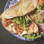 ムッシュ ペペ - スモークチキンとトマトソースのガレット