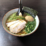 春紀 - 鳥居しょうゆらーめん 980円+味玉　120円