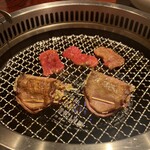 黒毛和牛焼肉うしくろ - ネギはさみタン塩とロース