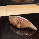 鮨 三心 - ごま鯖