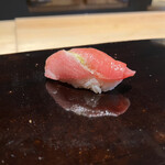 鮨 三心 - 二週間熟成させた本鮪の中トロ
