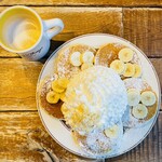 エッグスンシングス - バナナ、ホイップクリームとマカダミアナッツ