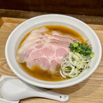 NIBOSHI MANIA - 自家製オマール海老煮干蕎麦 1100円＋肉増し(3枚) 300円