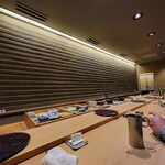 寿志 城助 - 素敵な内装、酒器は錫