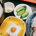 Sakura Suisan - 漬物、ミニ豆腐？