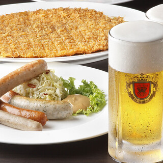 We offer ``Katsumitsu'' and ``Miyazaki Kannonike Eisbein'' that go well with beer.