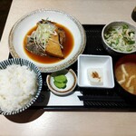 魚肴酒場 よし乃 - 本日の煮魚定食(カレイ) 1,000円 ♪