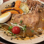 Cahaya - スープカレーチキン@797円(ぼっちバレンタイン特別価格)  カレースープは何かのスパイスが際立つことなくバランス型。チキンは煮込タイプを選択、鶏の香り高し。そして野菜達の素晴らしさよ！甘くて芳しい！