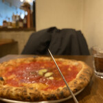 PIZZERIA Due Sette - カット無しオーダーのため自分の好きなようにカットしますよー