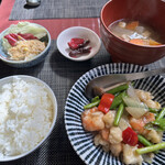 和チャイナ Roppongi - 海老イカのあっさり炒め定食　シャキシャキ野菜も色々入ってあっさりながら旨み濃厚　豚汁も嬉しい
