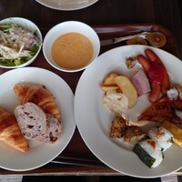 メインダイニング シーホース - 朝ごはんバイキング スープは、伊勢エビのビスクスープ